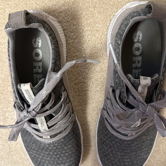 Sorel gray woman’s size 6 tennis’s - Picture 2 of 10